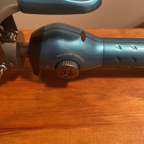 Babyliss curling iron - Picture 2 of 3
